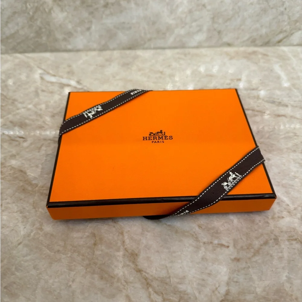Hermes tarmac passport holder - Picture 7 of 8